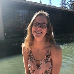 Meet your Posher, Elise